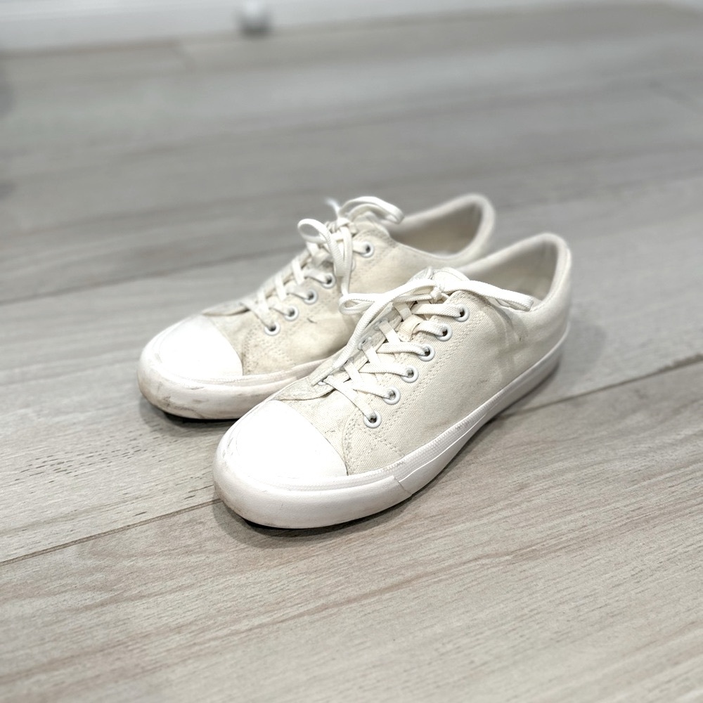 Cream White Cotton Canvas Lace Up Sneakers Uniqlo size 9.5